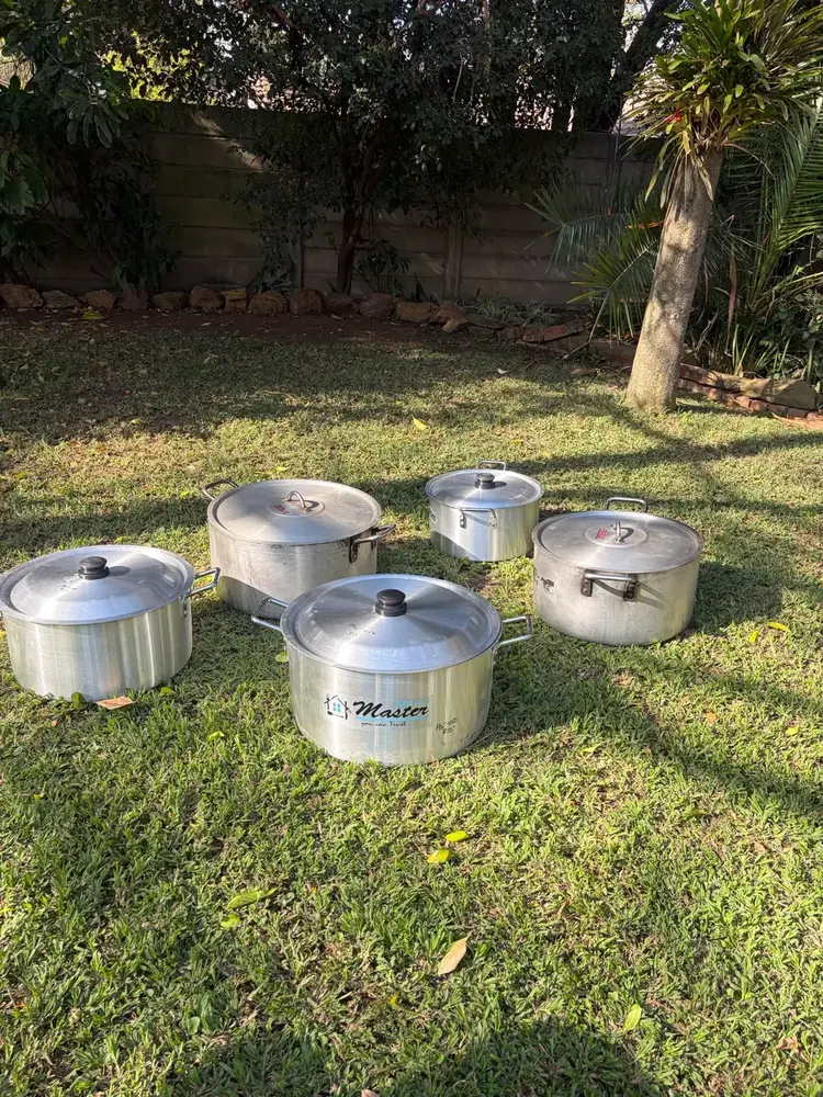 Assorted aluminium cooking pots