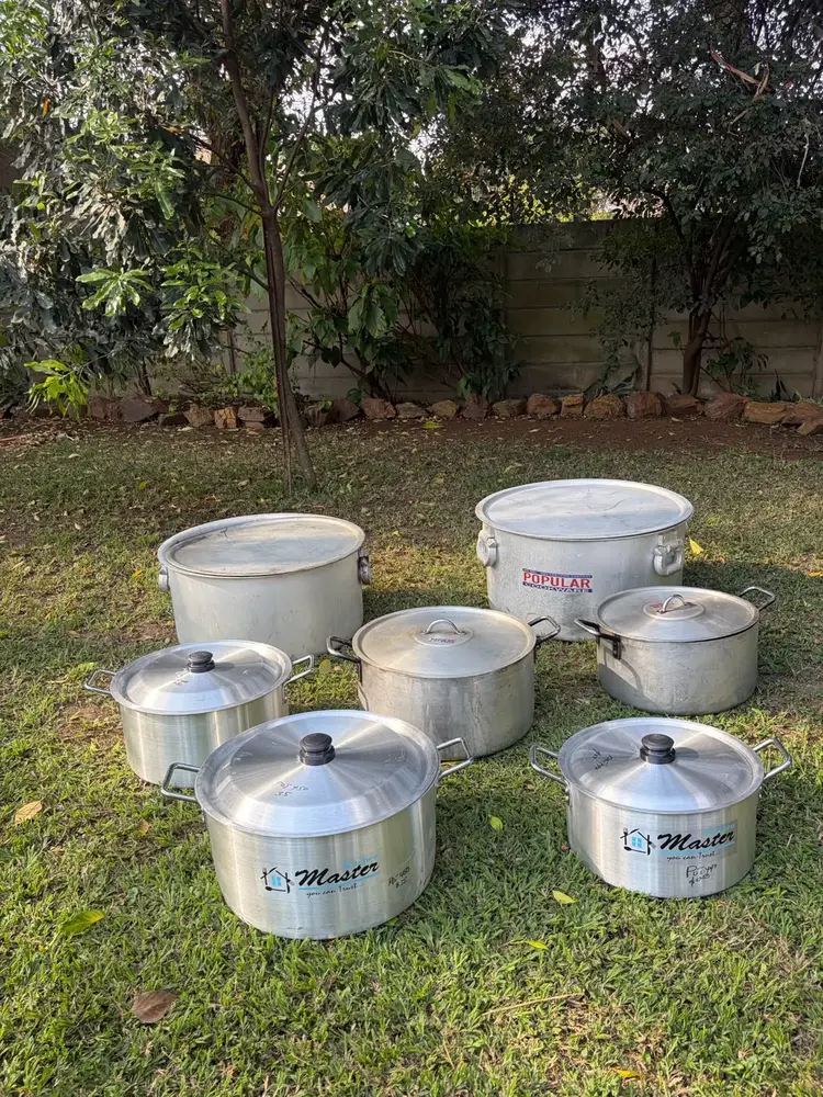 Assorted large aluminium cooking pots with lids