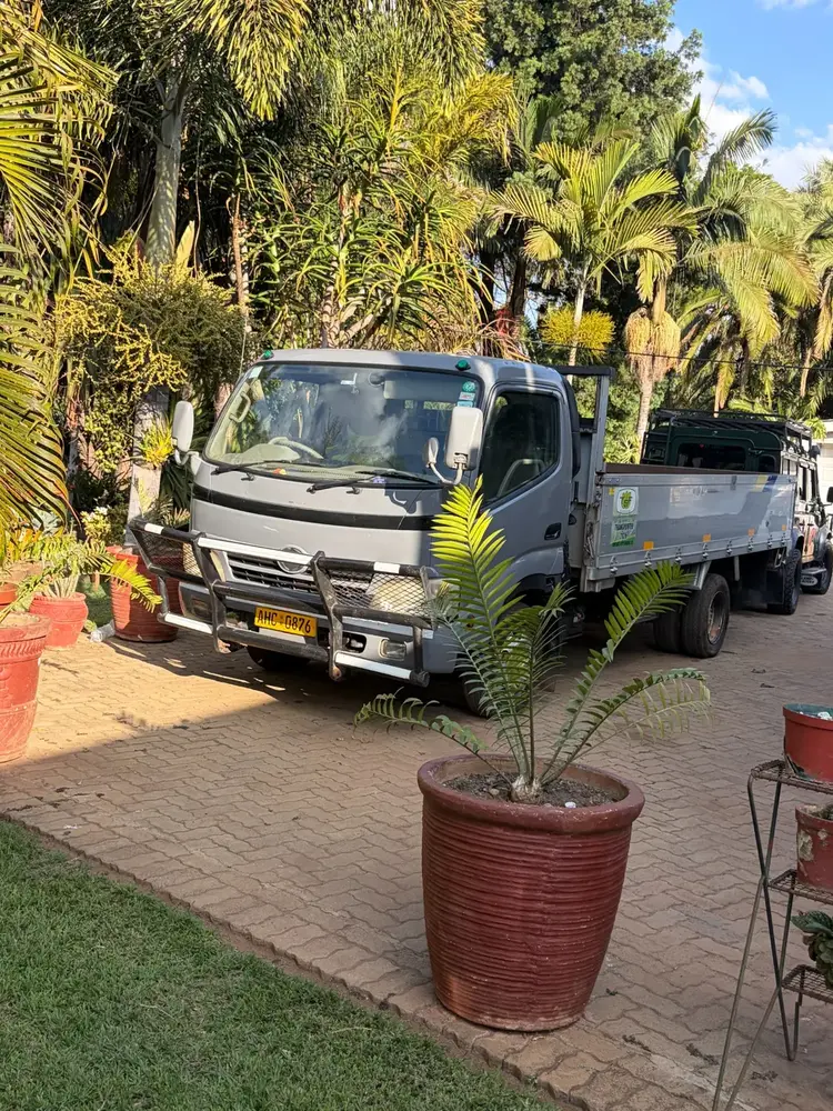 Equipment delivery truck