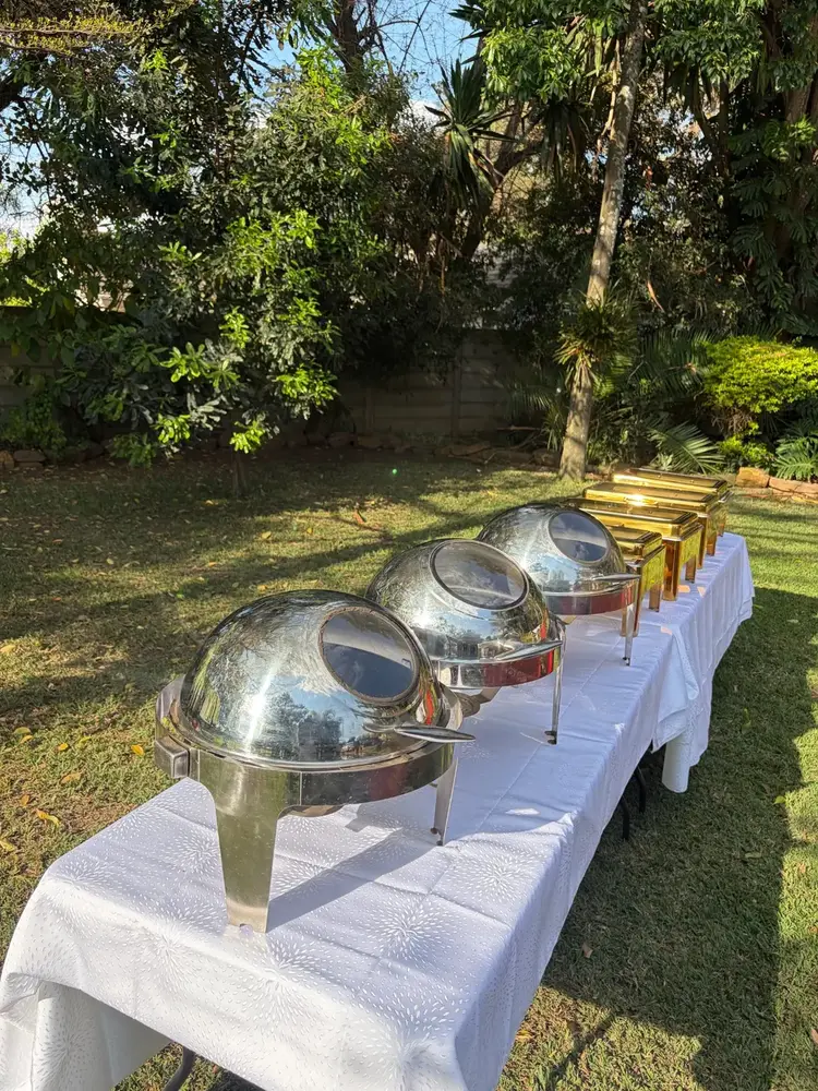 Stainless steel chafing dishes